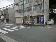 目の前は車の通りは少ないです