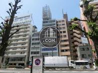 第一京浜を挟んで反対側から見た物件