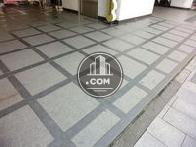 フラットな床面