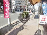 街路樹のある歩道