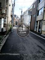建物前の歩道
