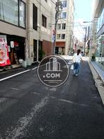 建物前の歩道