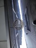 隣の建物と隣接しています