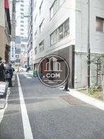 隣接する側道奥からの見え方