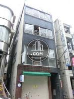 ダークブルーのタイル張り壁面