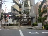 角地にございます