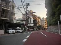 車の通りは多めです