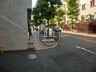 物件入口付近から見た周辺です
