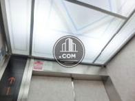 エレベーター内の天井照明