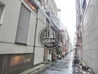 ビルの並びには飲食店舗があります