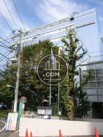建物上部にビル名が表示されています