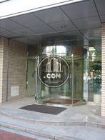 丸みを帯びた特徴的なエントランス