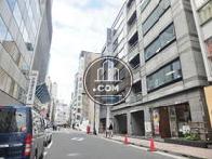新橋駅へと連絡する通りです