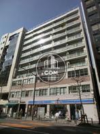 新宿通り面に窓面が向いています