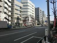 広々した本郷通り