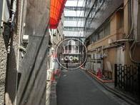 この先通り沿いにでます