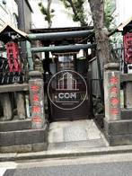 隣に神社