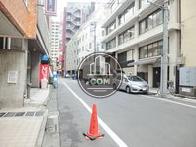 玄関前の通り