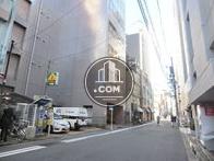 コインパーキングのある背面通り