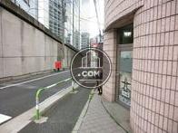 １階には飲食店が営業中です
