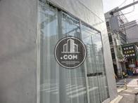 １階店舗部分の窓面の様子