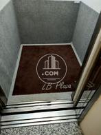 エレベーター内部