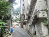 側道奥からのアングル