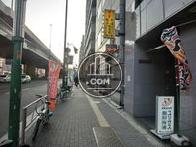 交通量の多い甲州街道です