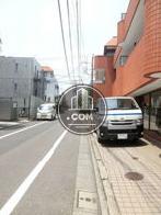 玄関前の通り