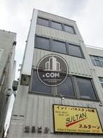 3連に配置された窓