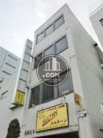 上下にスリットの入った壁面