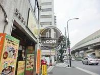 車通りは多いエリアです