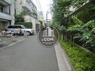 こちらは住宅が並び落ち着いた雰囲気です