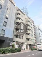 ８階建ての中低層ビルになります