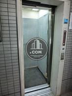 エレベーターの中