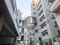 周辺は居住用ビルが多いです