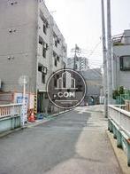 背面川沿いからの様子