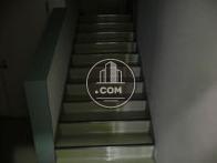 エレベーター手前の右手に階段あります