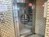 非常階段前にも扉を設置しています