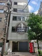 シンプルな低層ビルです