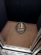 エレベーター内部