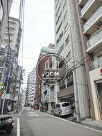 背面通り奥からの様子