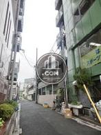 隣接する側道