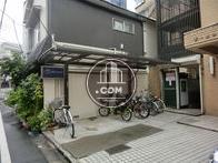 正面に駐輪場がございます
