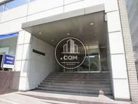 石造りの綺麗な出入口です