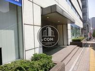 1階、銀行の出入口です