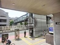 歩道橋はエレベーター付きです