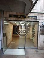 ガラスドアの出入口