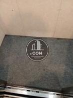 エレベーター内部