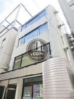 玄関前から見上げた外壁